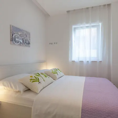 Apartment Azalea A2 *