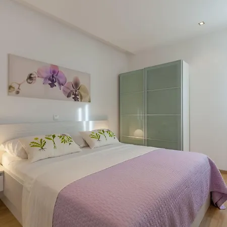 Azalea A2 Apartment Podstrana